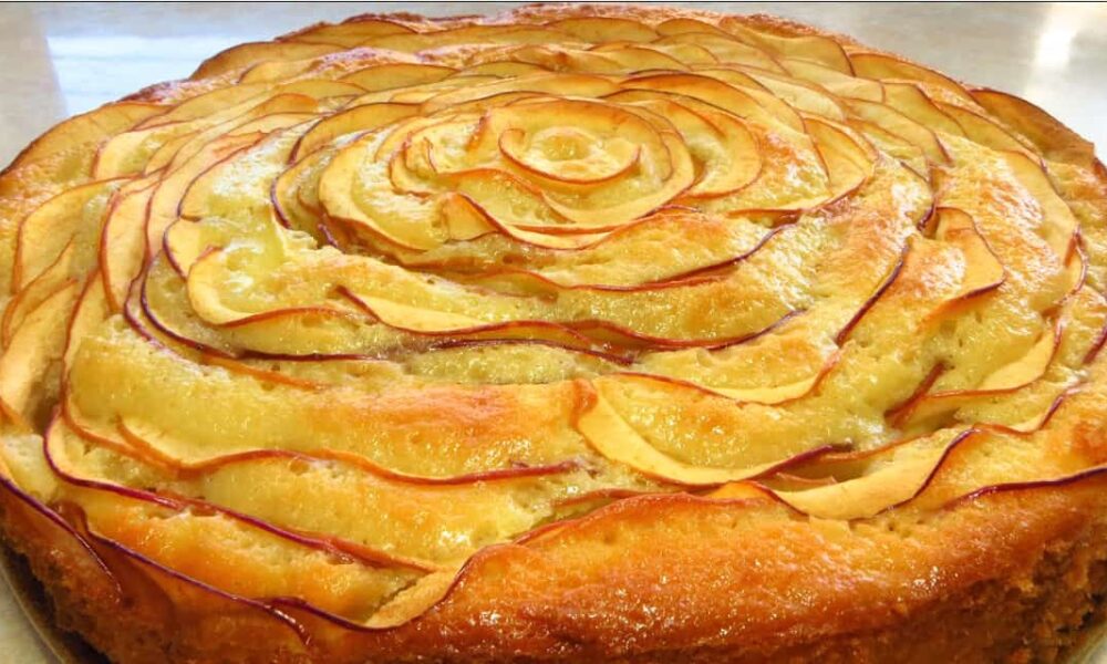 Шарлотка-Роза: Превращаем обычное яблочное пирог в кулинарный шедевр