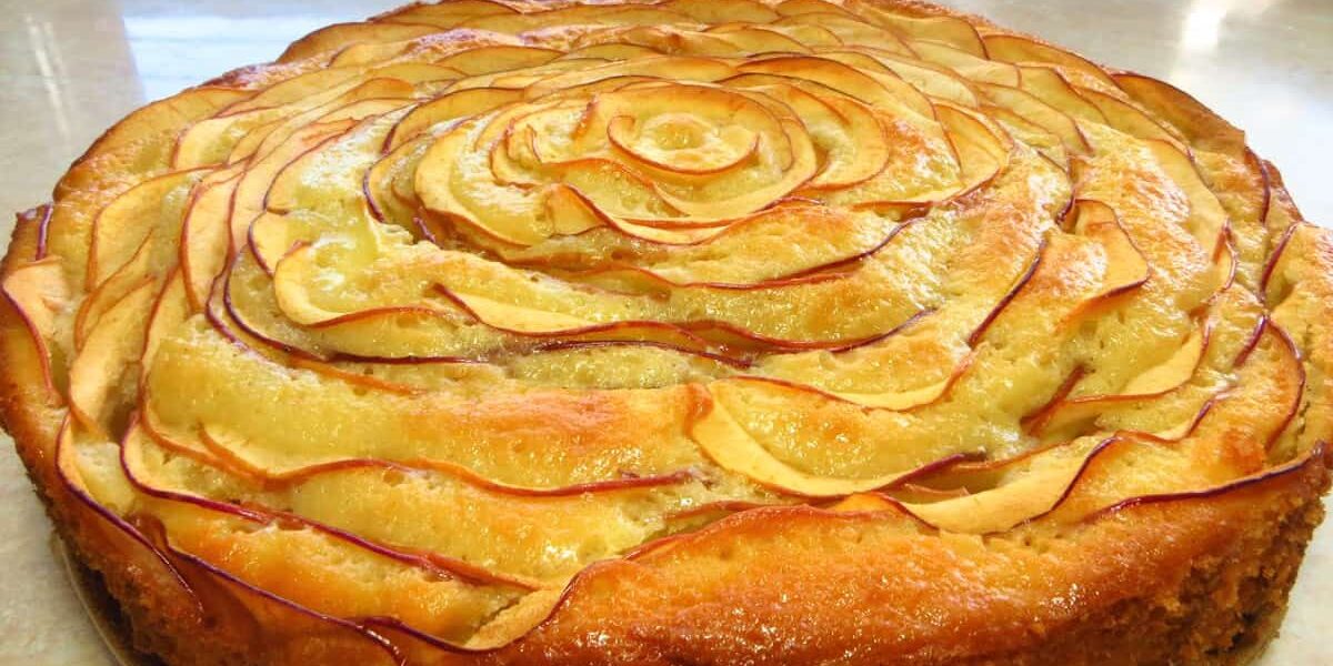 Шарлотка-Роза: Превращаем обычное яблочное пирог в кулинарный шедевр