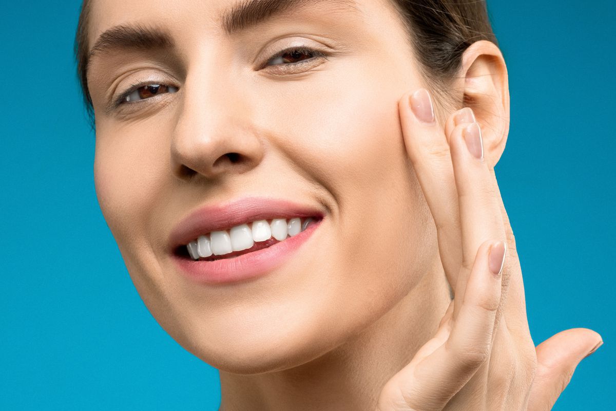 Секреты сияющей кожи: как массаж лица преображает внешность звезд