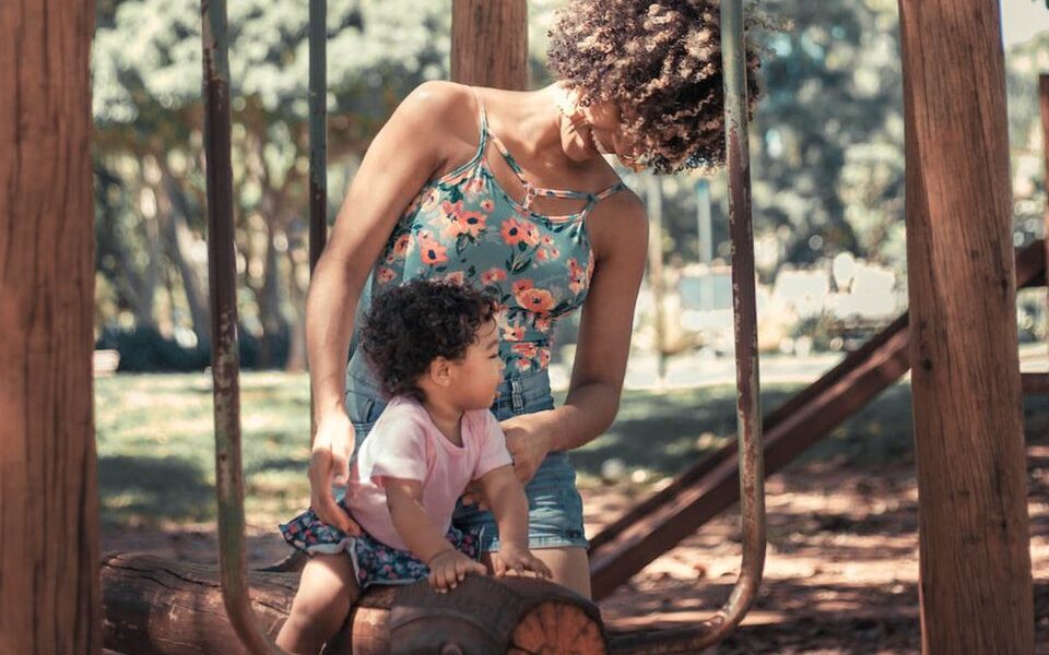 Имена мам, чьи дети становятся гениями: психология воспитания