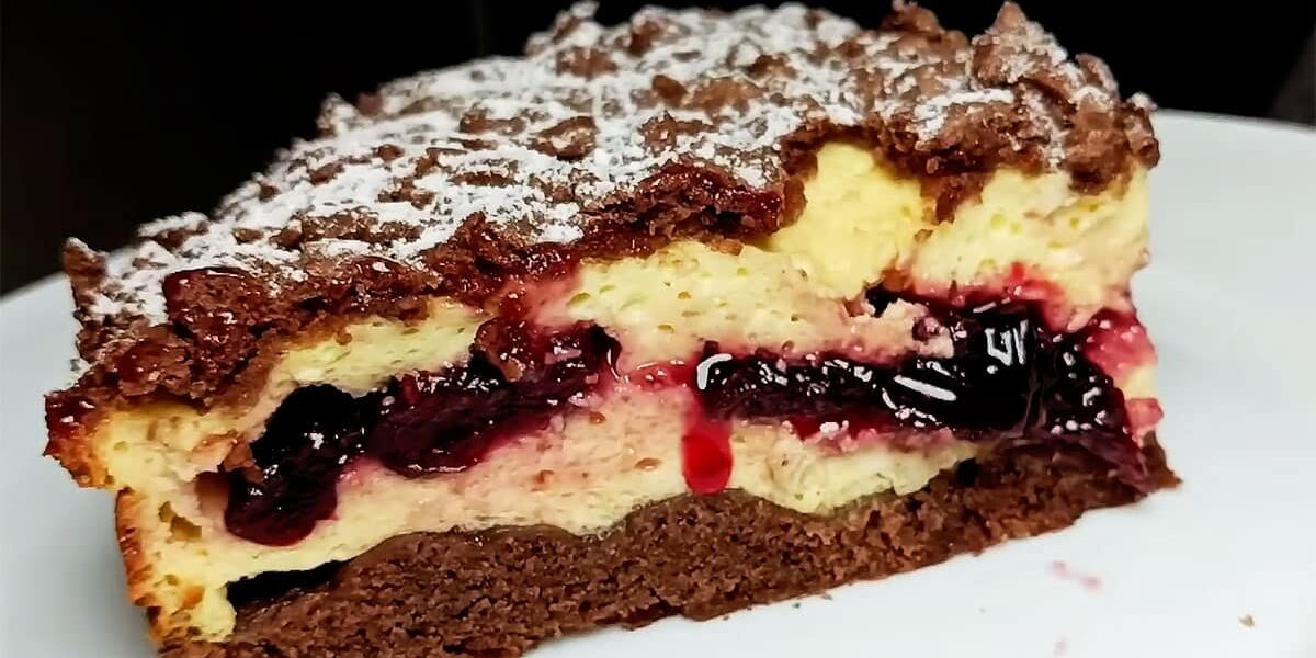 Нежная вишневая выпечка в сырной корочке: проще и вкуснее королевской ватрушки!