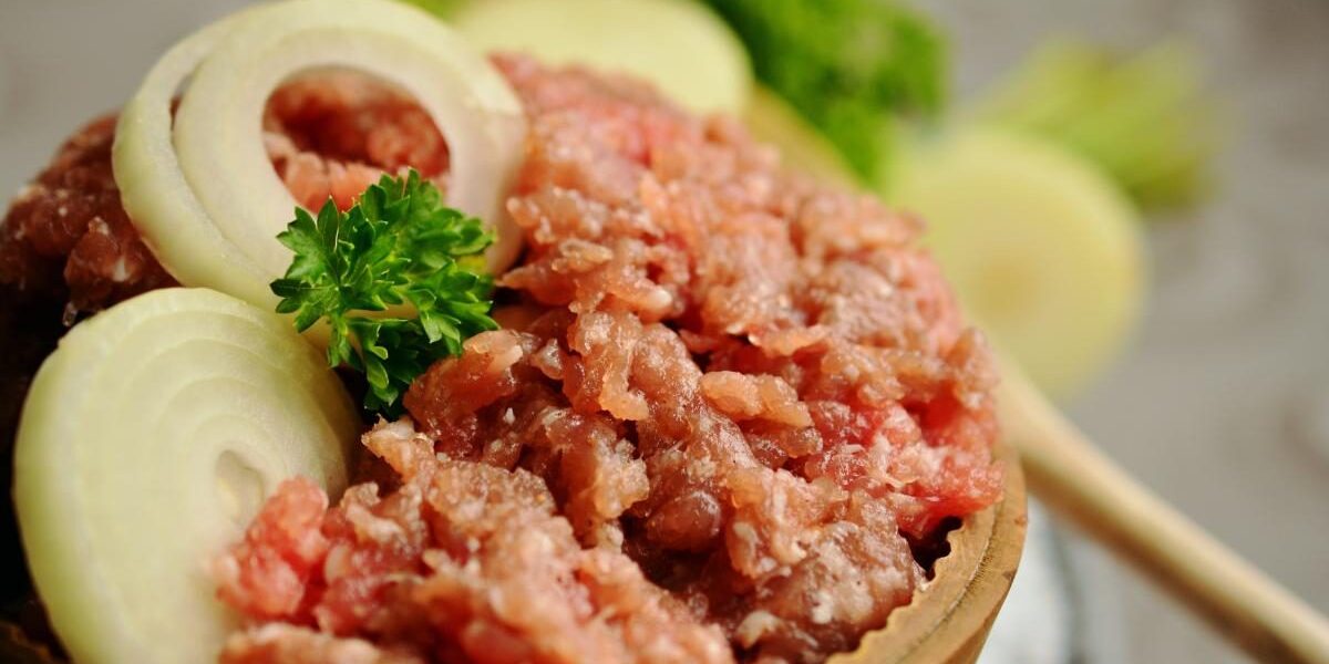 Быстрая разморозка фарша: лайфхак для хозяйки за 5 минут