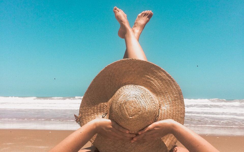 Ошибки на пляже: как загорать безопасно и красиво для женской красоты