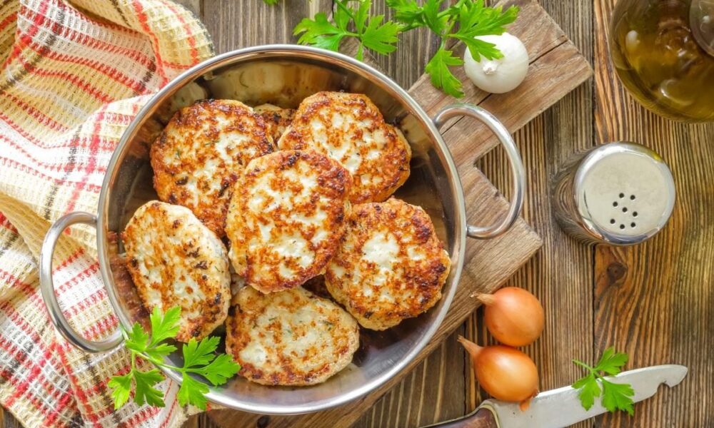 Сочные куриные котлеты: 5 секретов идеального вкуса и простой рецепт