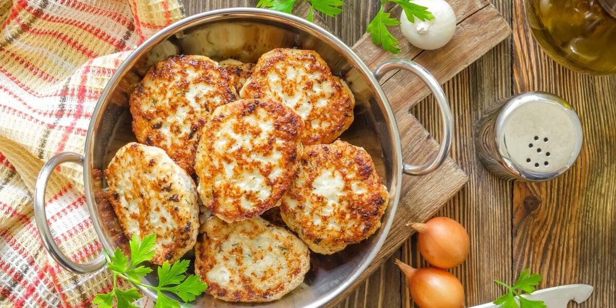 Сочные куриные котлеты: 5 секретов идеального вкуса и простой рецепт