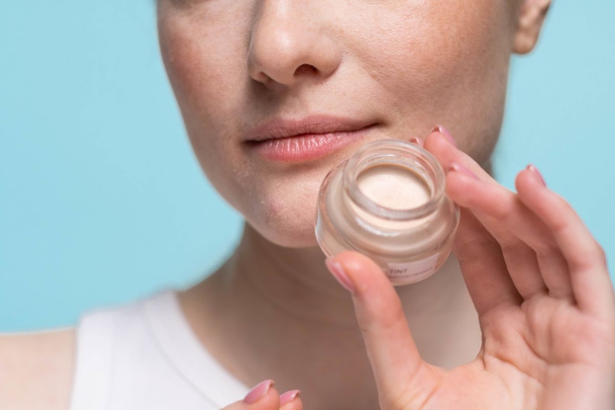 Секреты идеального тона: как скрыть несовершенства кожи с помощью тонального крема