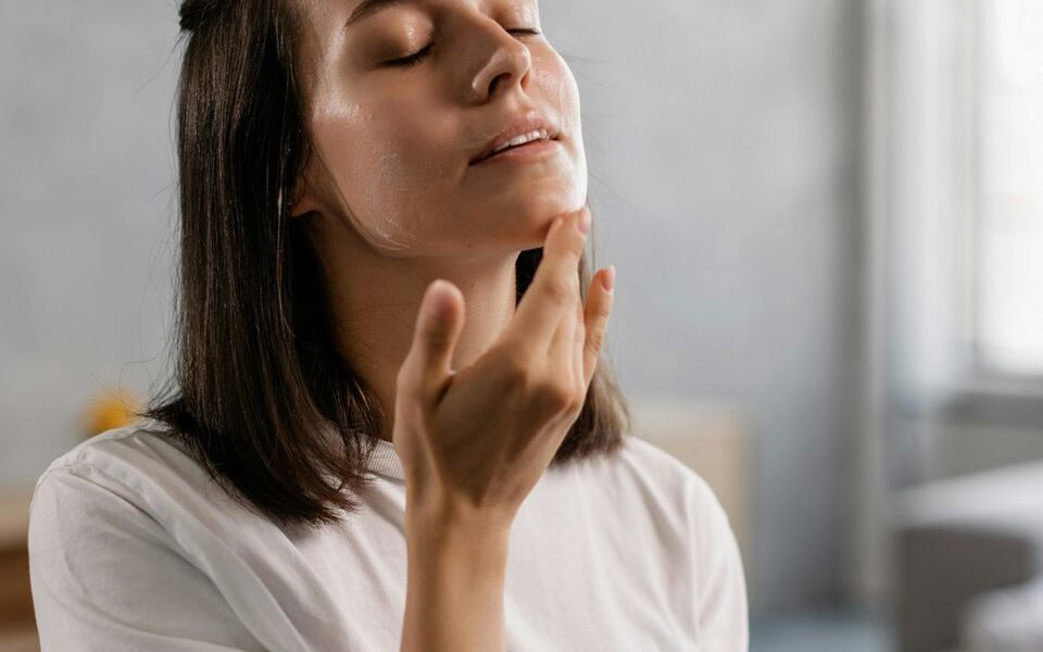 Как избавиться от второго подбородка: причины и эффективные упражнения