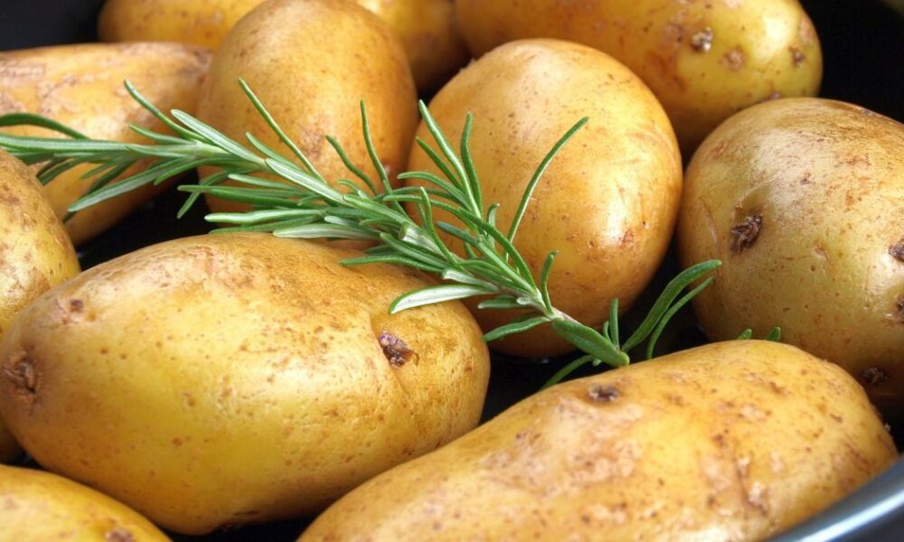 Секреты идеальной картошки в мундире: добавьте эти продукты для невероятного вкуса