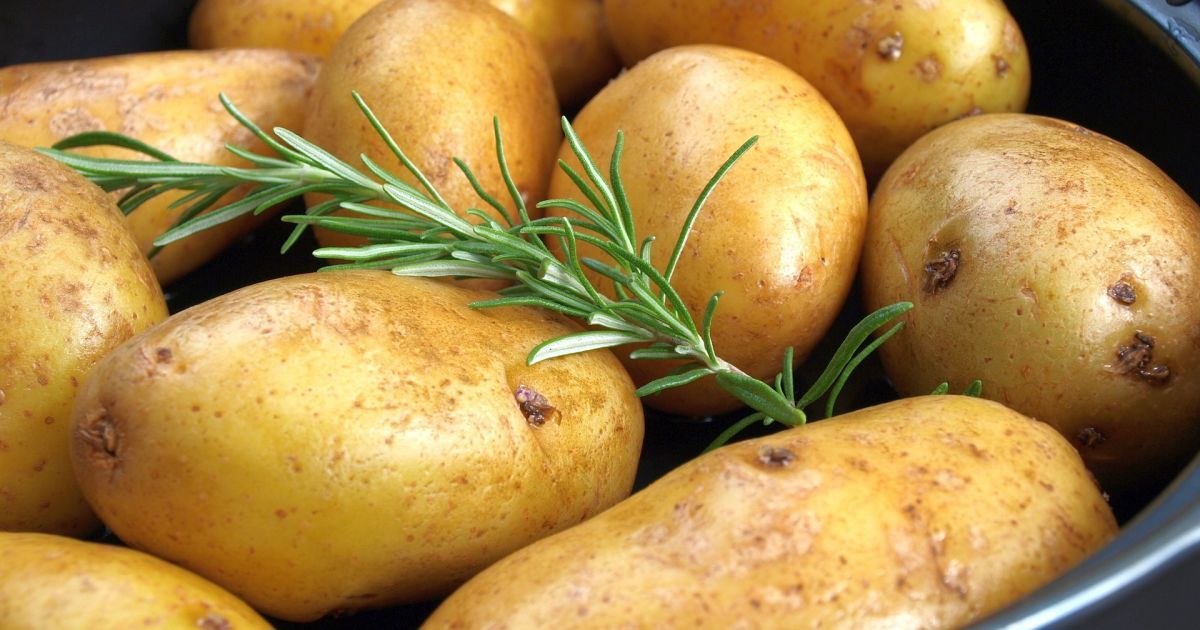 Секреты идеальной картошки в мундире: добавьте эти продукты для невероятного вкуса