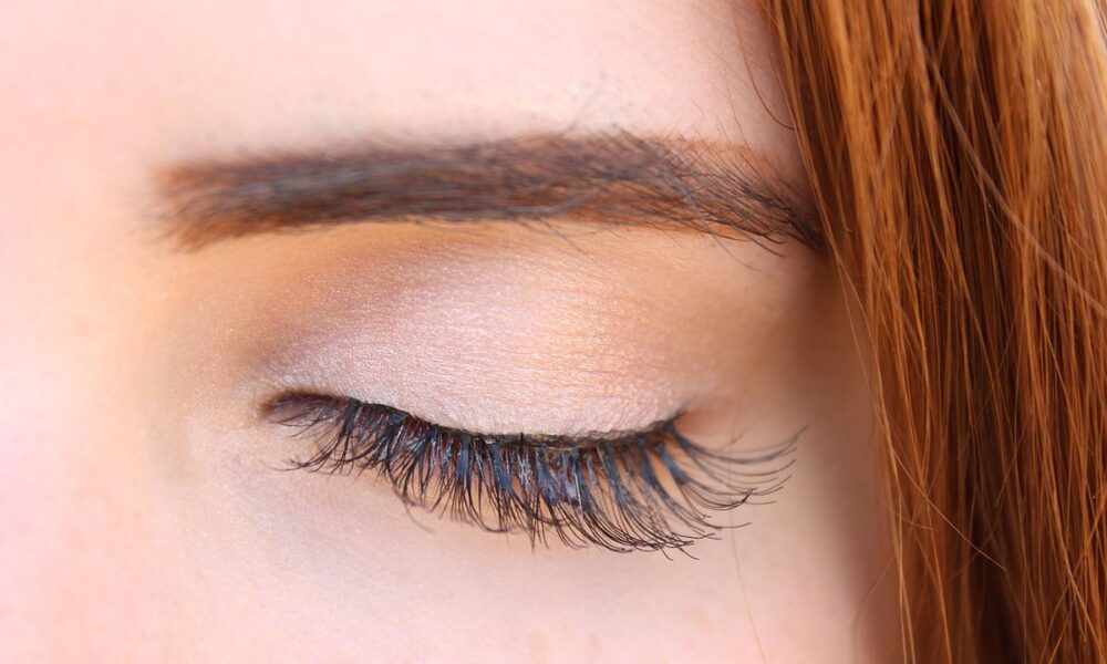 Как безопасно снять нарощенные ресницы дома: полное руководство