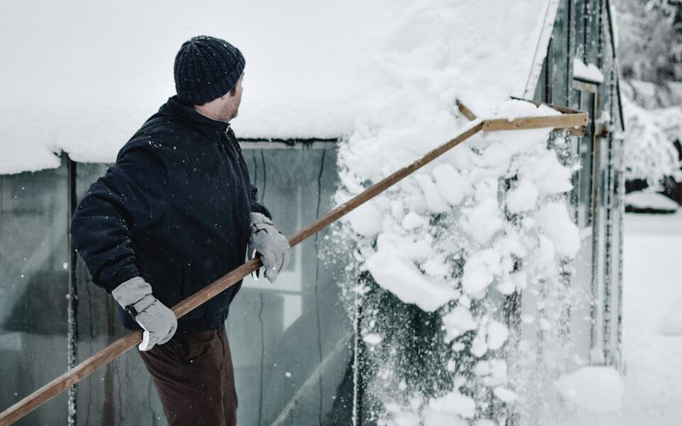 Готовим теплицу к зиме: секреты ухода за растениями и защита от морозов