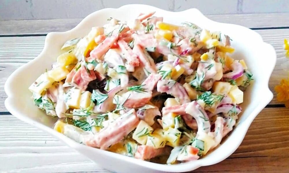 Покорил мое сердце: простой салат с необычной заправкой, который вы захотите готовить снова и снова