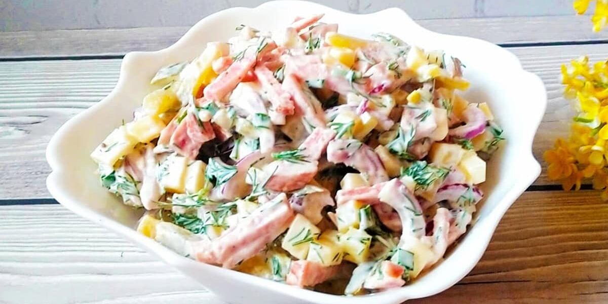 Покорил мое сердце: простой салат с необычной заправкой, который вы захотите готовить снова и снова