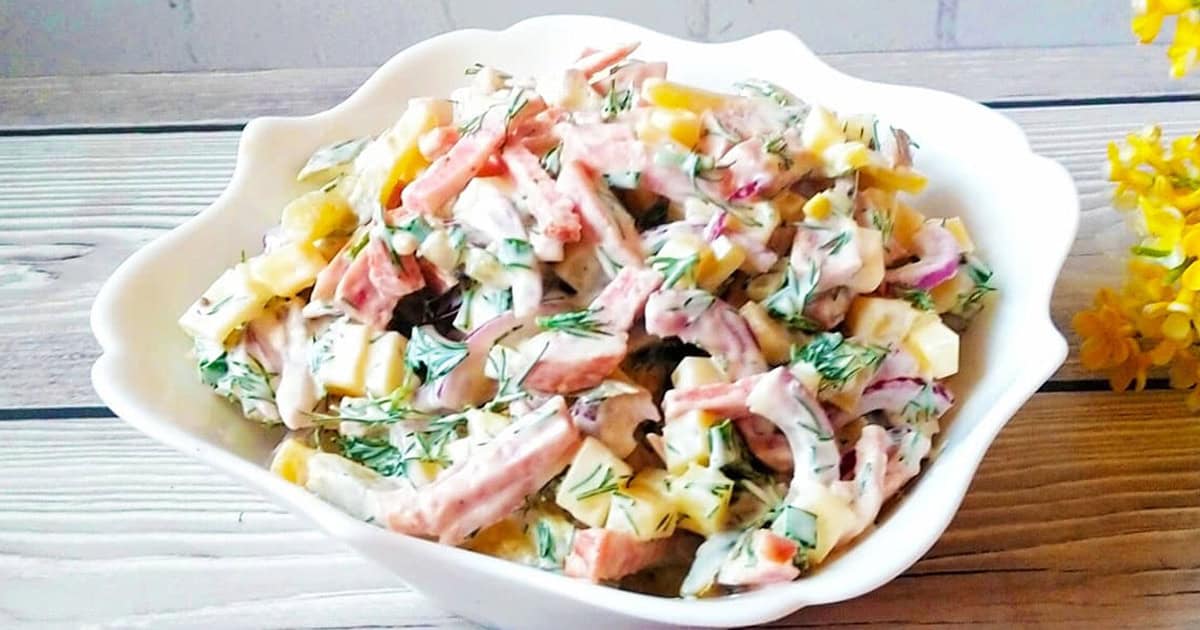 Покорил мое сердце: простой салат с необычной заправкой, который вы захотите готовить снова и снова