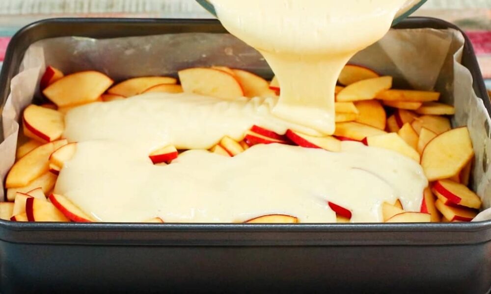 Быстрый яблочный пирог без лишних хлопот: всего 5 минут и минимум ингредиентов!