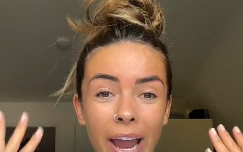 Парикмахер-стилист раскрывает главные ошибки в укладке, которые портят волосы