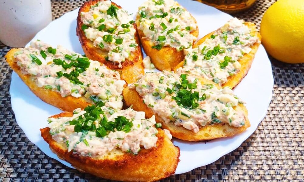 Невероятно вкусная намазка, которую готовят лотками: рецепт, которому нет равных