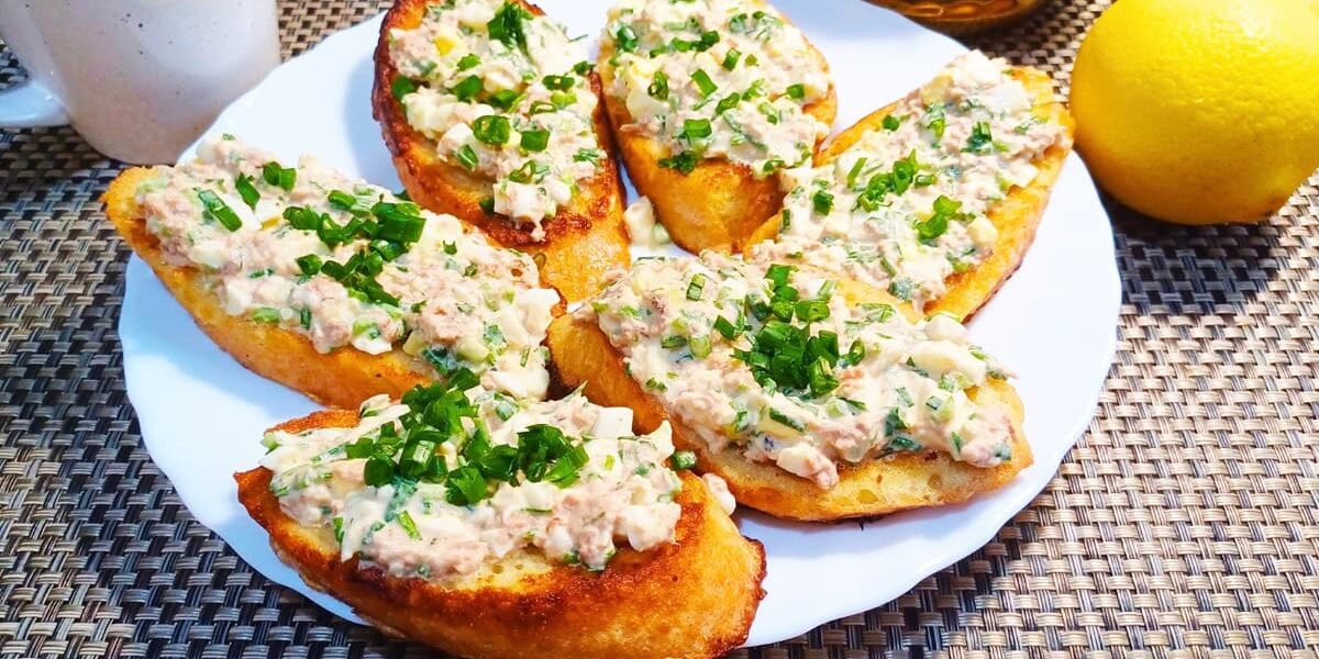 Невероятно вкусная намазка, которую готовят лотками: рецепт, которому нет равных