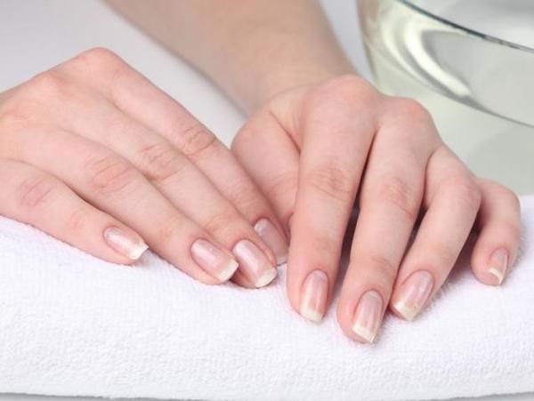 Секреты звезд: как домашние дрожжевые ванночки спасают ломкие ногти