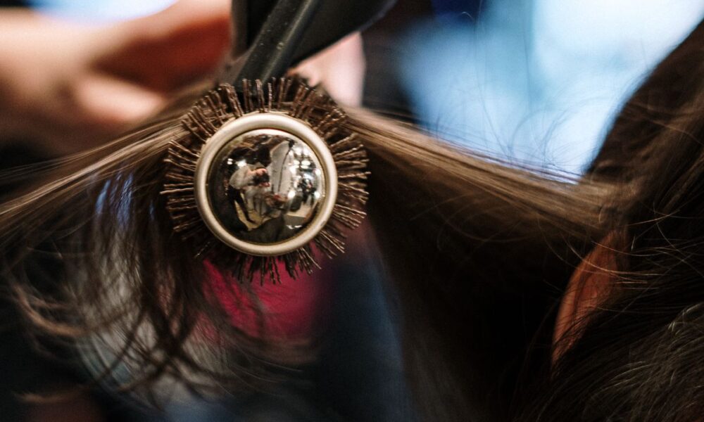 Секреты идеальной сушки волос: рушник, фен и термозащита