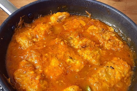 Нежное томленое филе трески: простой рецепт с овощами в томатном соусе