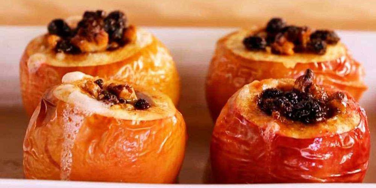 Запеченные яблоки в духовке: простые рецепты с сыром, медом и корицей для уютного дома