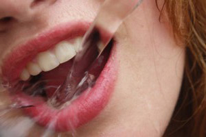 Сухость во рту: причины и что делать женщинам