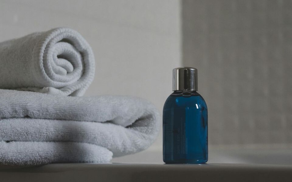 Дешевый шампунь каждый день: скрытая угроза для ваших волос и кожи головы