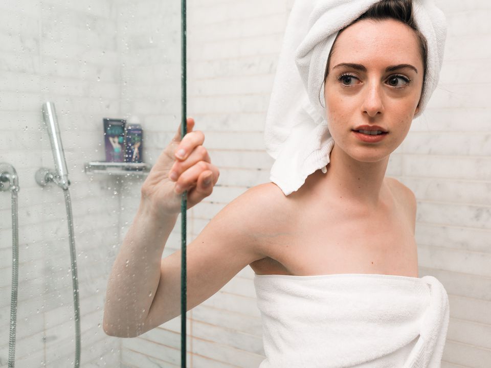Секреты красоты: как привычка с полотенцем портит ваши волосы