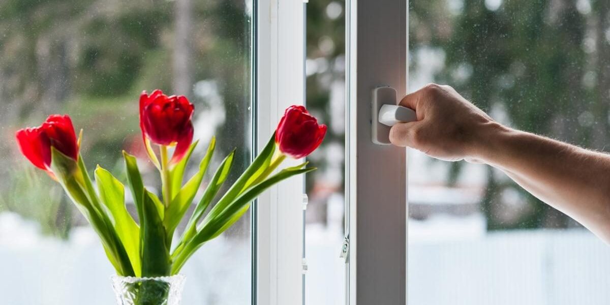 Как сохранить тепло дома зимой: хитрости для пластиковых окон