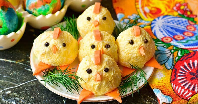 Оригинальные сырные шарики "Цыплята" для пасхального стола: рецепт легкой закуски
