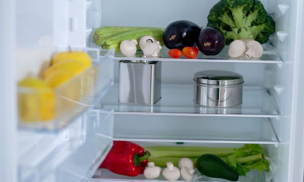 Лайфхак от опытных хозяек: зачем раз в месяц класть бумажные полотенца в холодильник