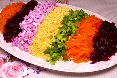 Яркий салат "Радуга": легкий рецепт для вашего стола