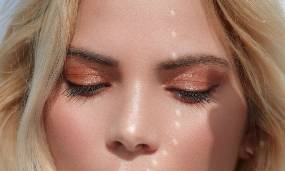 Как скрыть покраснение век: секреты красоты для женщин