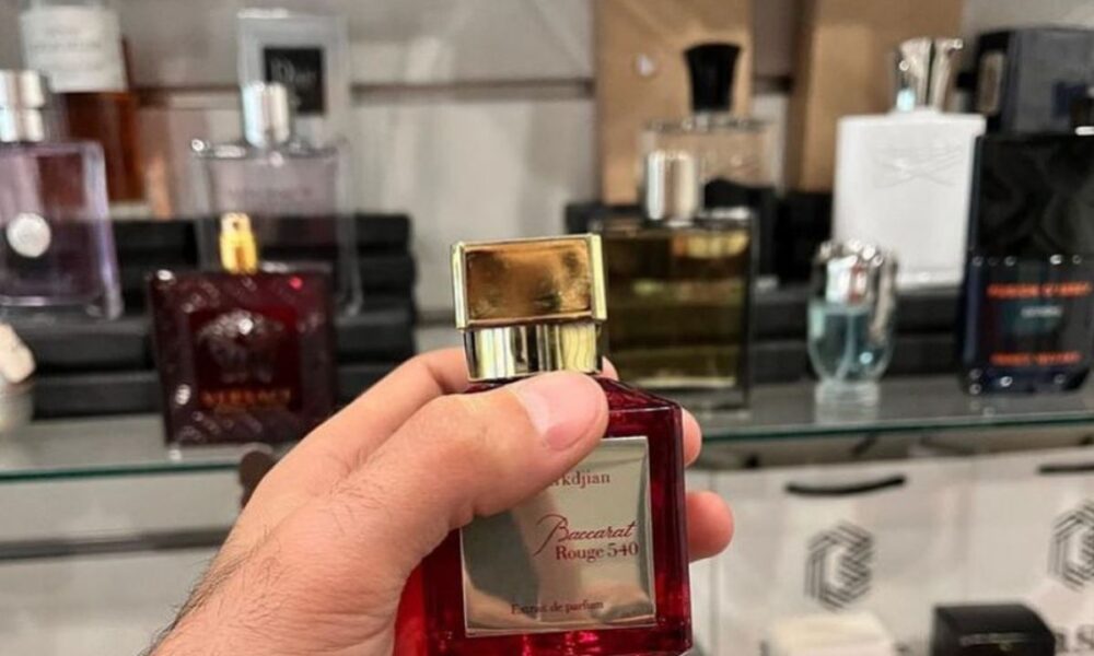 Осенние ароматы: как выбрать парфюм, который сведет его с ума