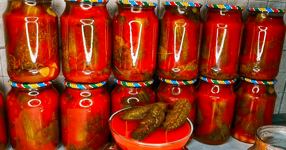 Хрустящие огурцы в томатном соке: идеальный рецепт на зиму, который съедят первым