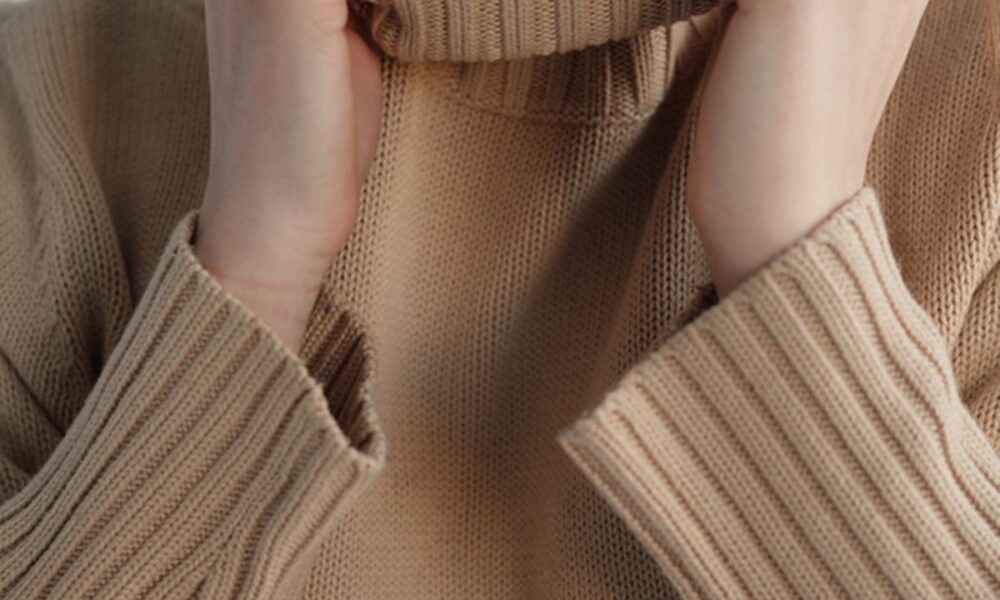 Как сделать шерстяной свитер мягким и уютным: секреты ухода