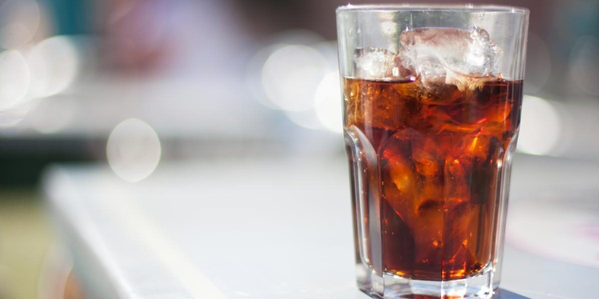 Кока-кола в хозяйстве: 7 удивительных лайфхаков для дома и сада