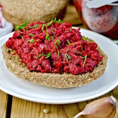 Новогодние рецепты: простая свекольная закуска для праздничного стола