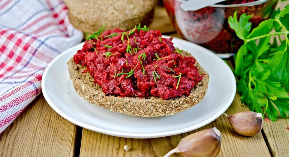 Новогодние рецепты: простая свекольная закуска для праздничного стола