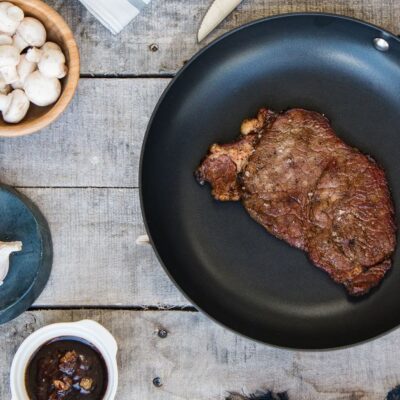 Почему нельзя жарить на поврежденной сковороде: секреты опытных хозяек