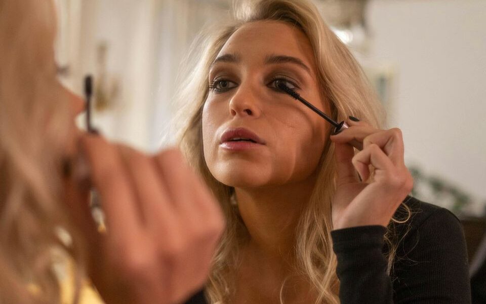 3 главные ошибки в макияже глаз и бровей, которые старят вас на 10 лет: как избежать их и выглядеть моложе