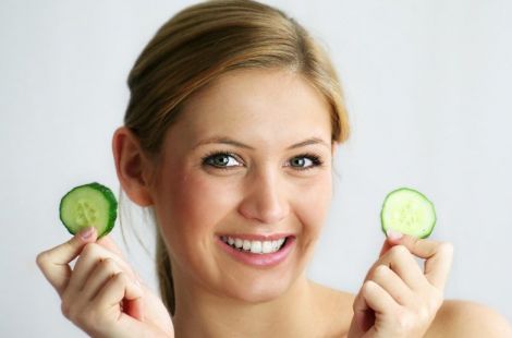 Как избавиться от отеков лица: лучшие маски и домашние средства