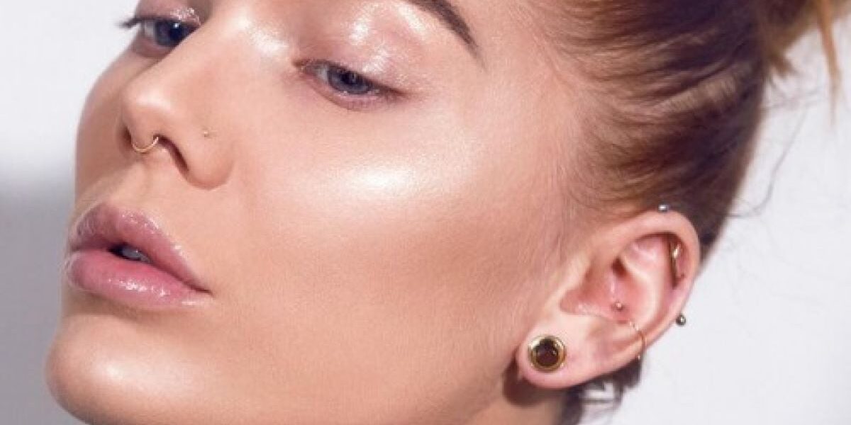 Секреты сияния: как использовать хайлайтер для идеального образа