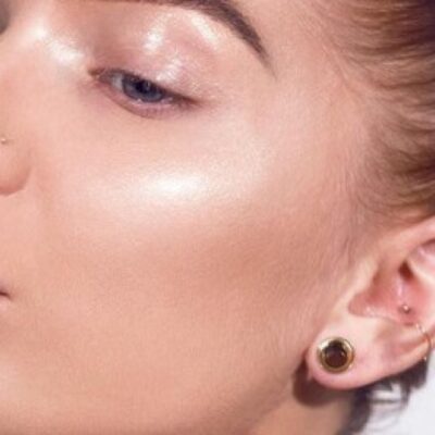 Секреты сияния: как использовать хайлайтер для идеального образа