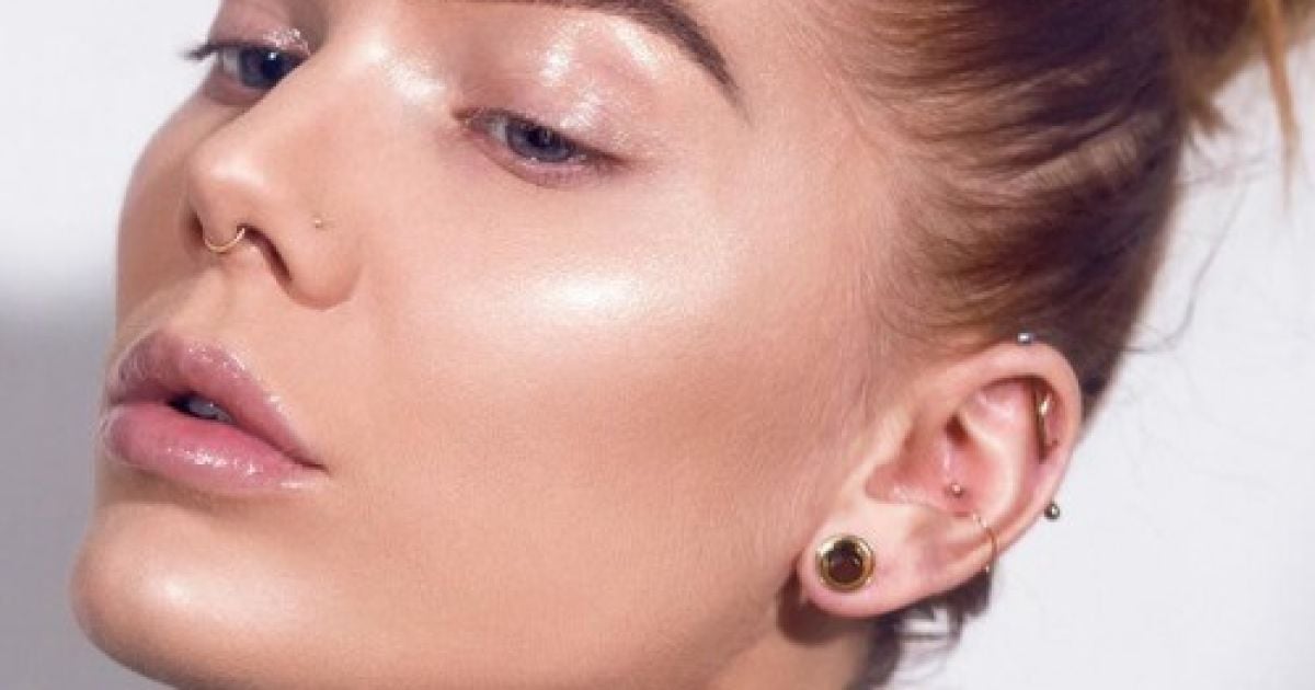 Секреты сияния: как использовать хайлайтер для идеального образа