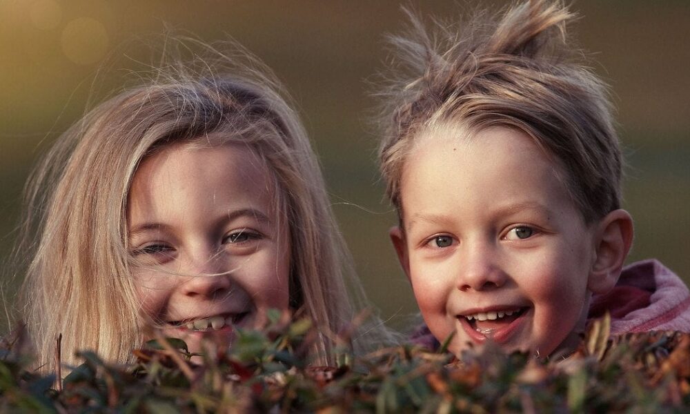 День брата и сестры: идеи для уютного семейного праздника и теплые поздравления