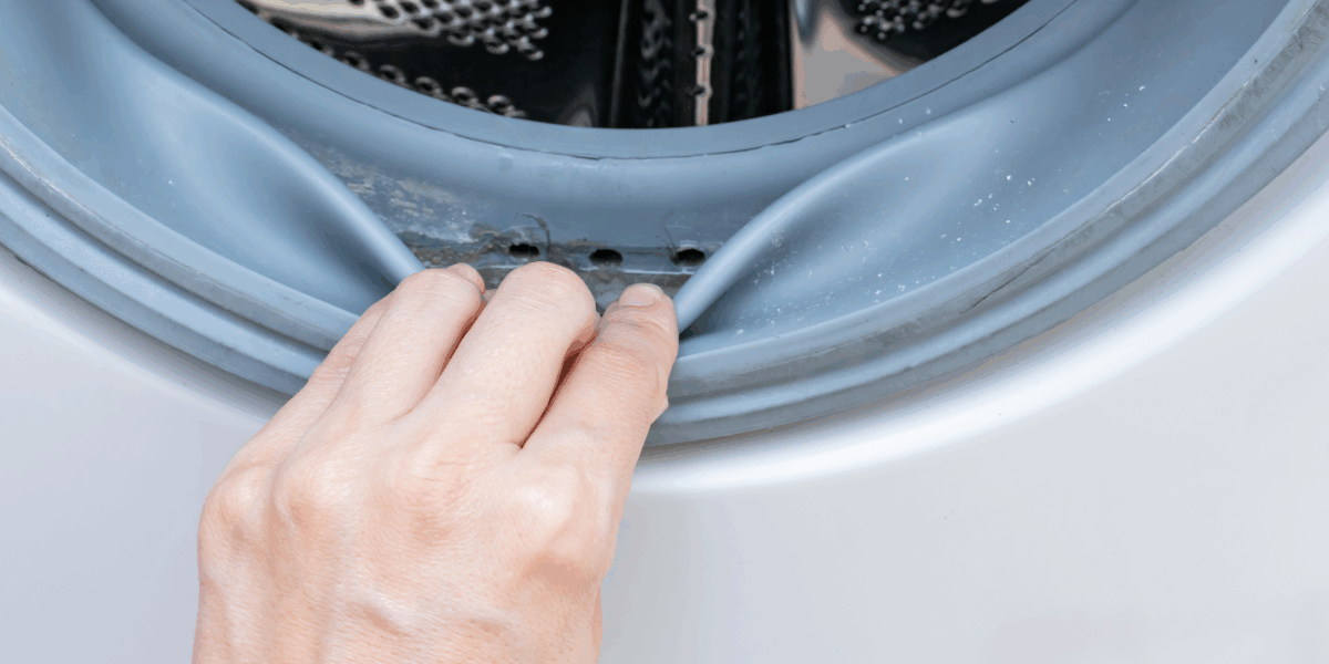 Почему в резинке стиральной машины скапливается вода: простое решение проблемы