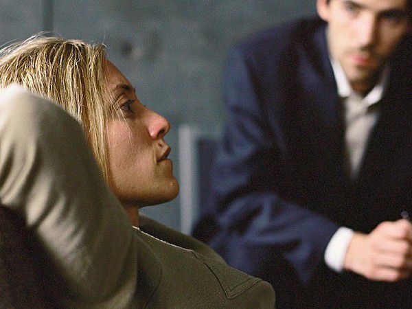 Как распознать ложь: психологические триггеры и женская интуиция