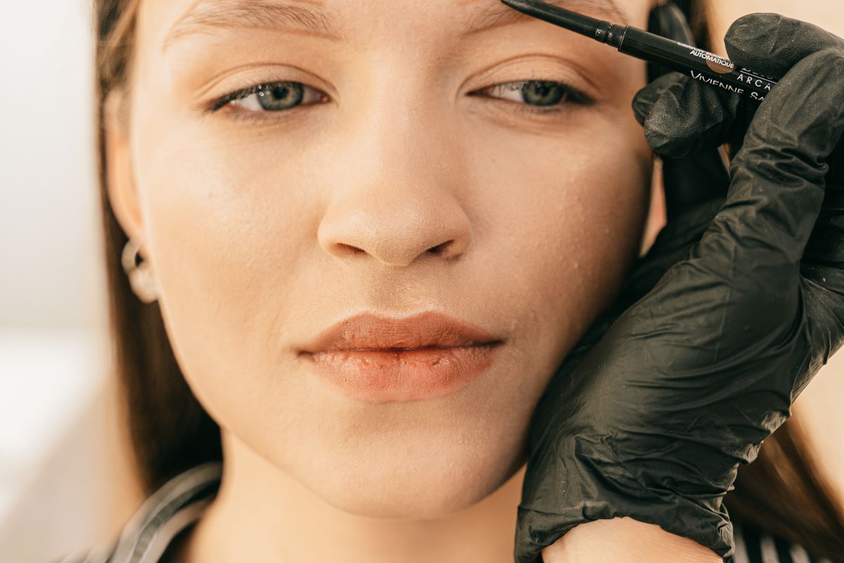 Секреты окрашивания бровей хной: инструкция от звездных визажистов